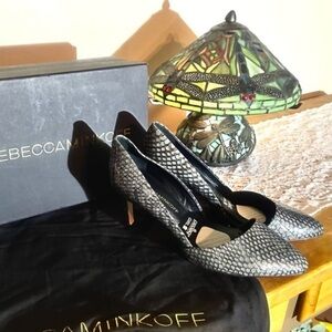 Rebecca Minkoff " Brie" D'orsay pumps, Charcoal snake print, Sz 7.5 GUC​